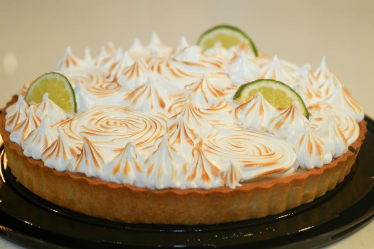 Pie de limón con merengue de Pasteleria en Curiñanco